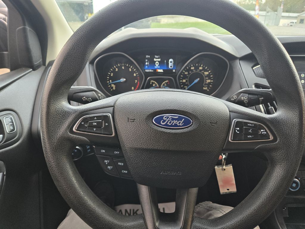 Photo 15 of this FORD FOCUS