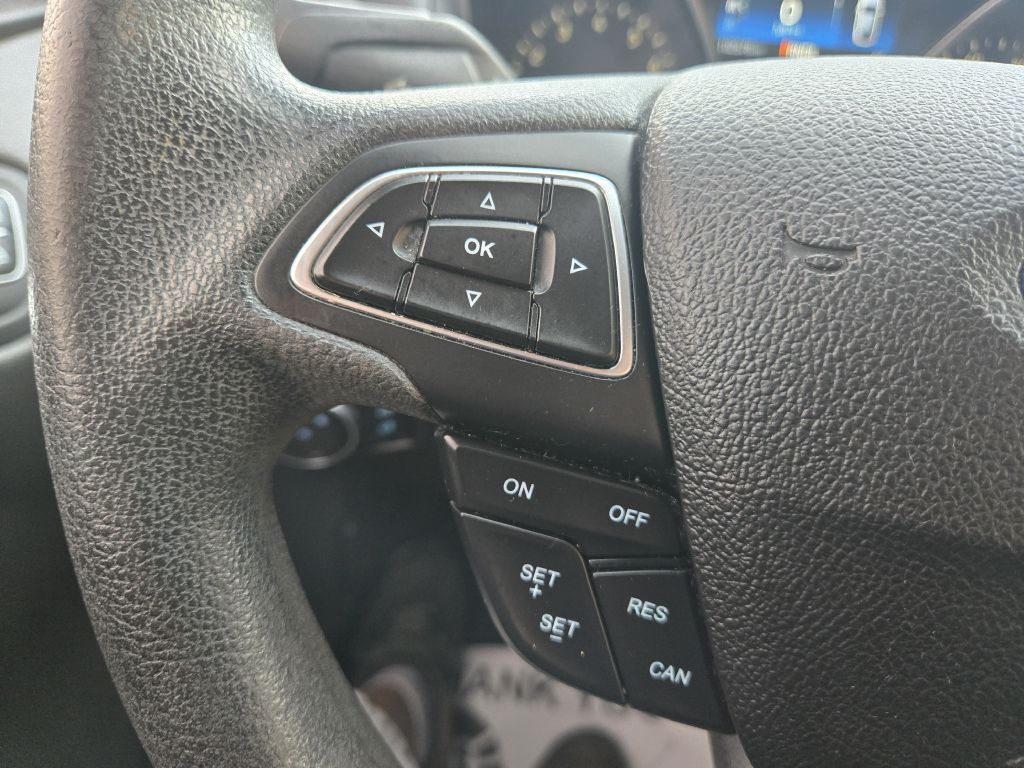 Photo 17 of this FORD FOCUS