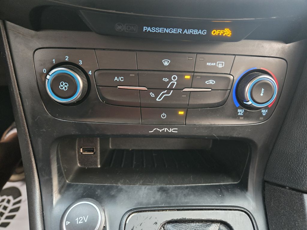 Photo 21 of this FORD FOCUS