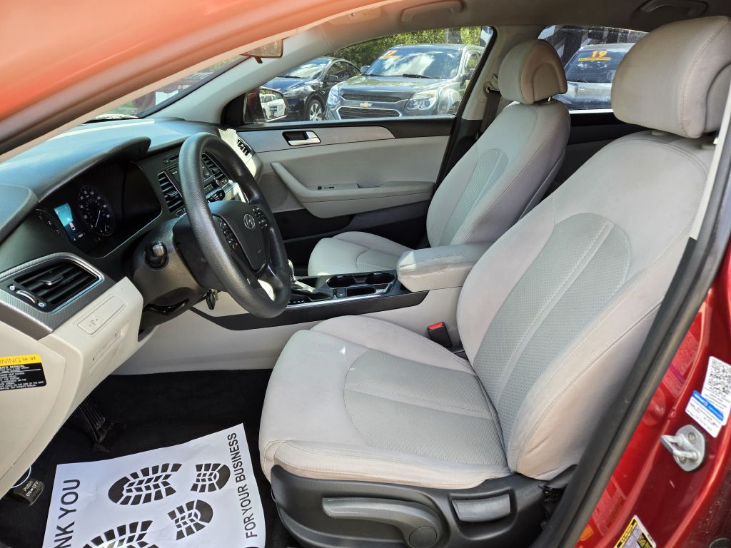 Photo 12 of this HYUNDAI SONATA