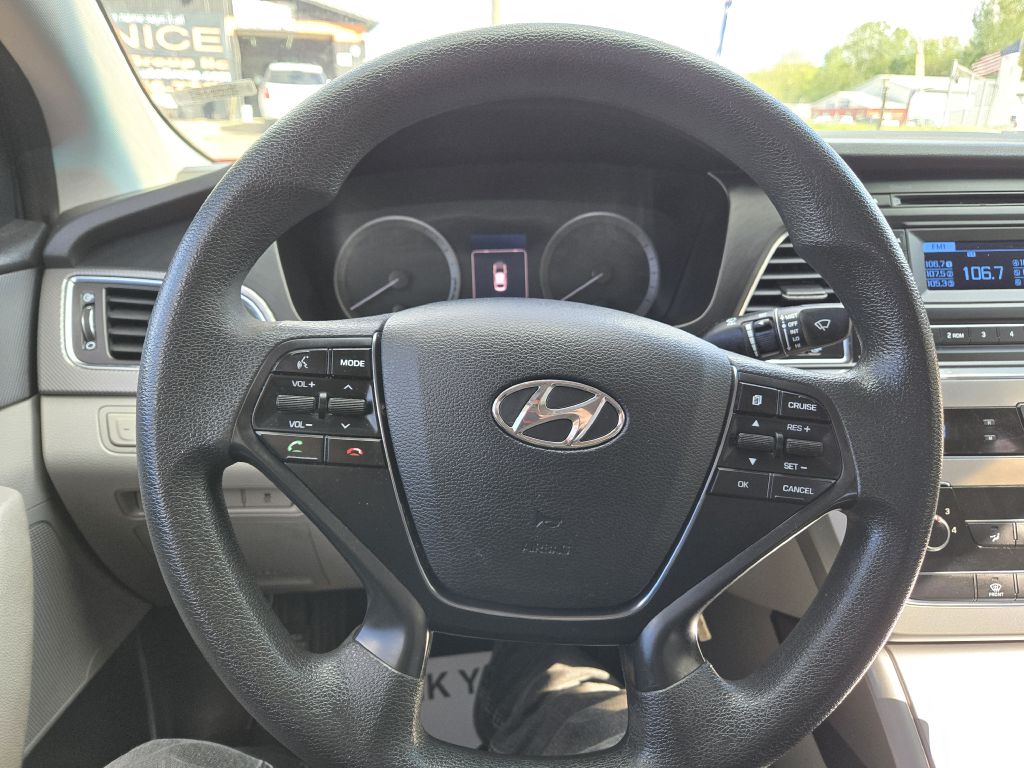 Photo 14 of this HYUNDAI SONATA