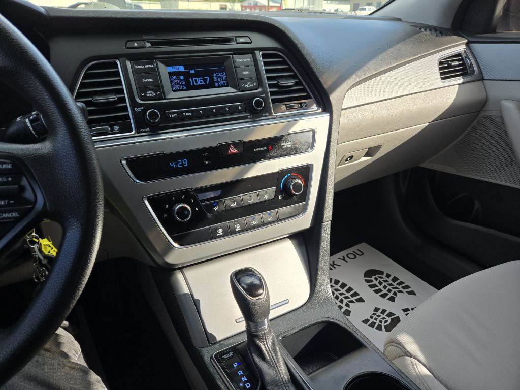 Photo 15 of this HYUNDAI SONATA