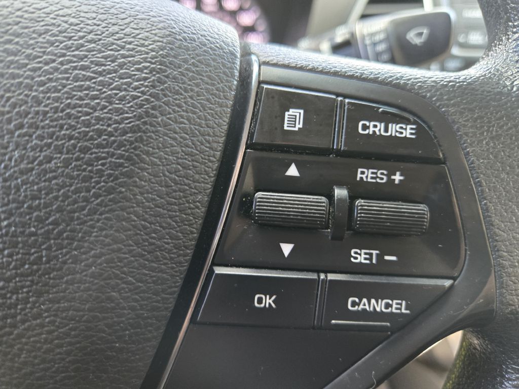 Photo 17 of this HYUNDAI SONATA