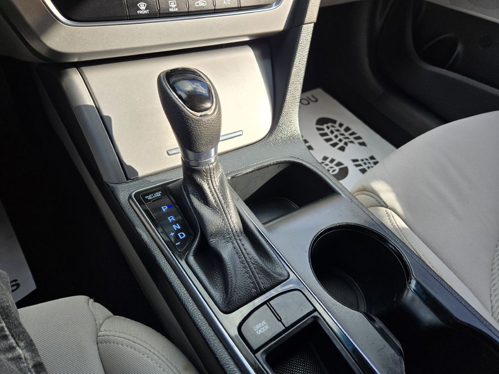 Photo 19 of this HYUNDAI SONATA