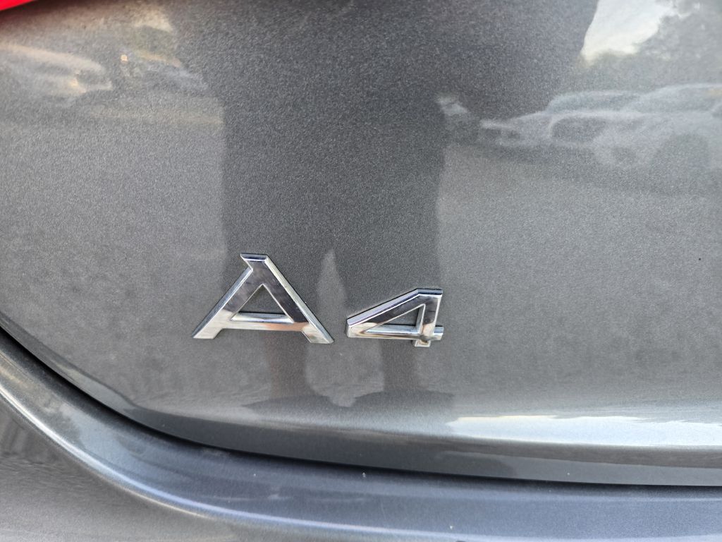 Photo 12 of this AUDI A4