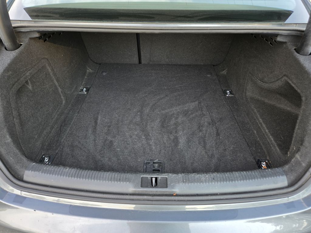 Photo 30 of this AUDI A4