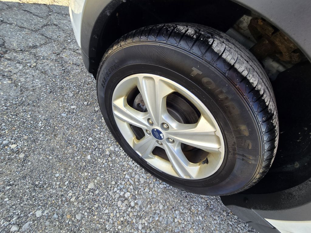 Photo 9 of this FORD ESCAPE