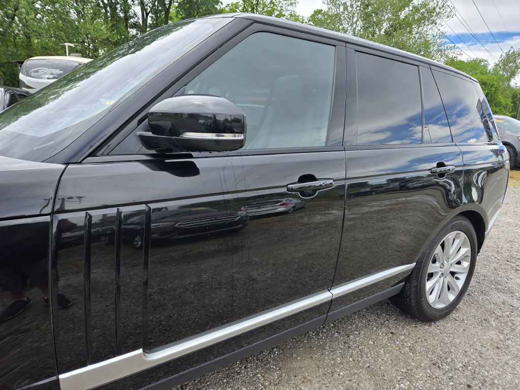 Photo 9 of this LAND ROVER RANGE ROVER