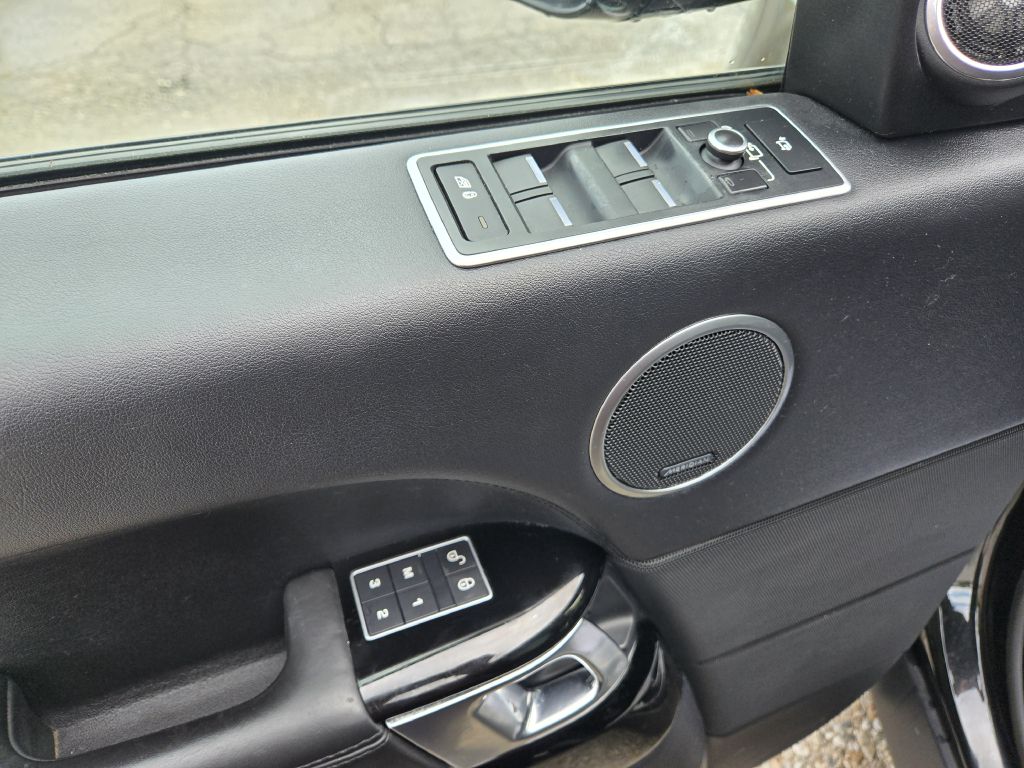 Photo 14 of this LAND ROVER RANGE ROVER
