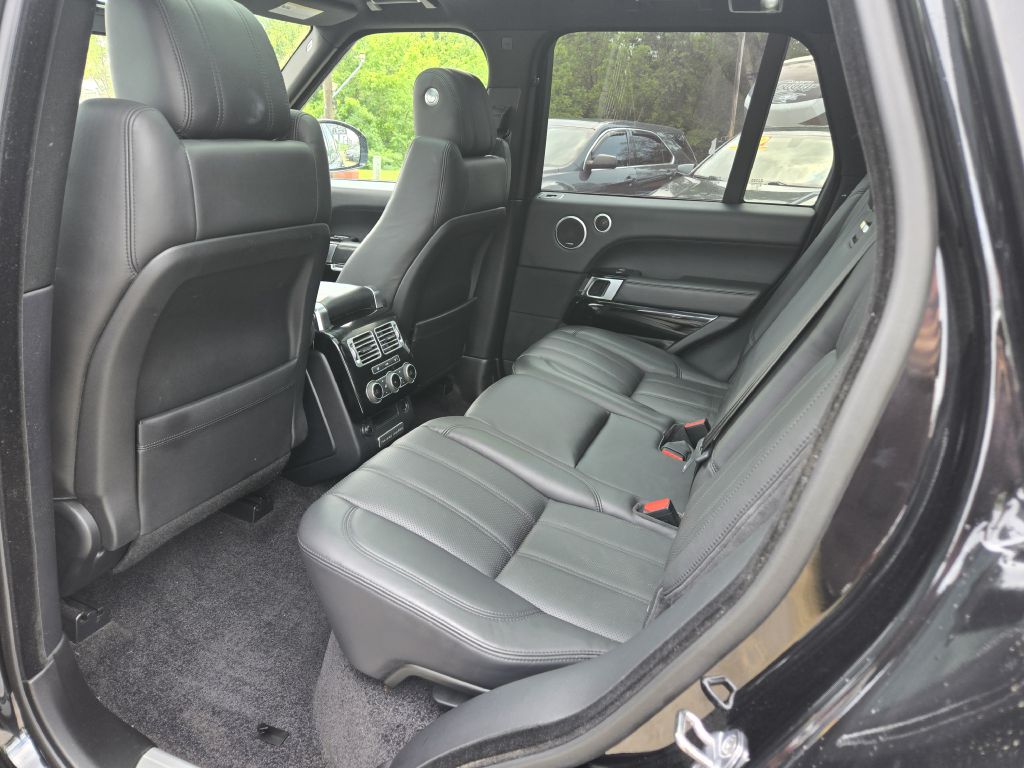 Photo 30 of this LAND ROVER RANGE ROVER
