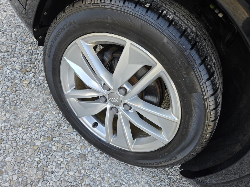 Photo 10 of this AUDI Q3