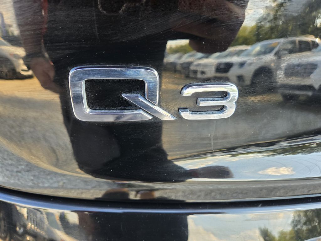 Photo 11 of this AUDI Q3