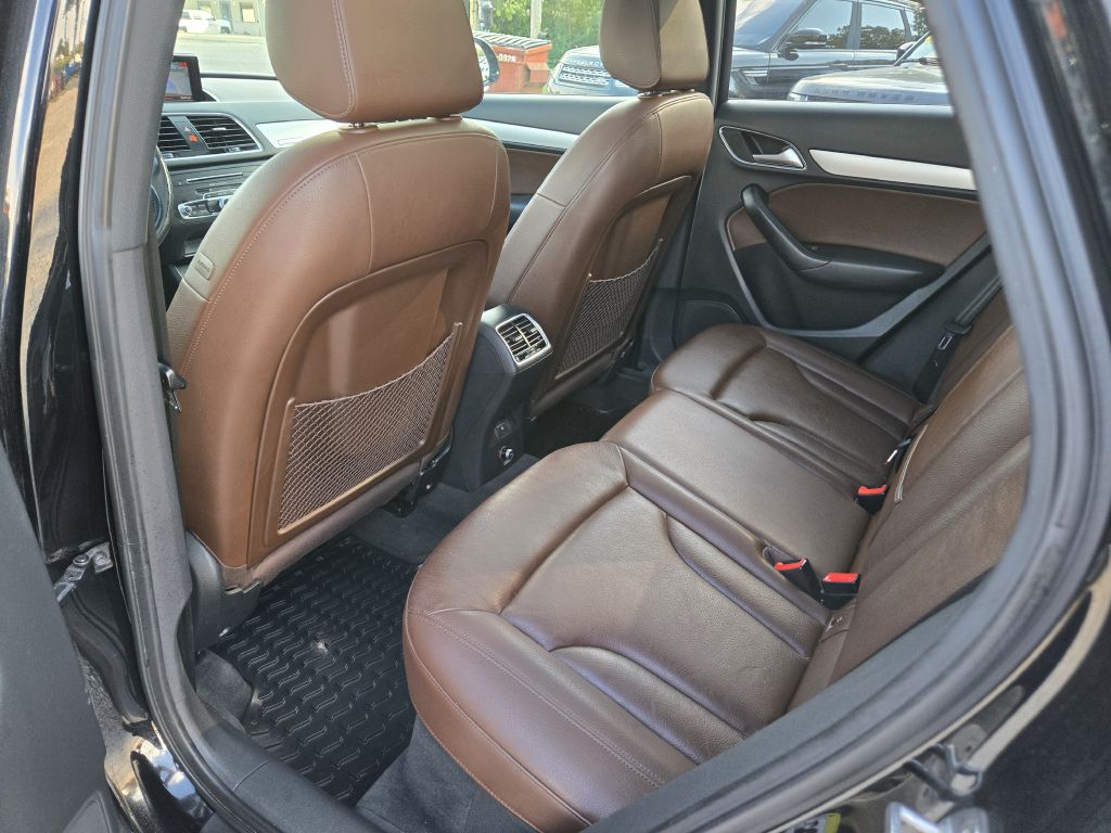 Photo 29 of this AUDI Q3