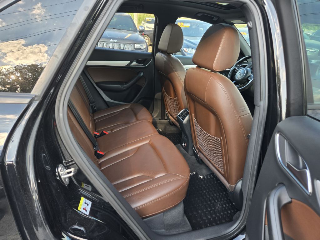 Photo 30 of this AUDI Q3