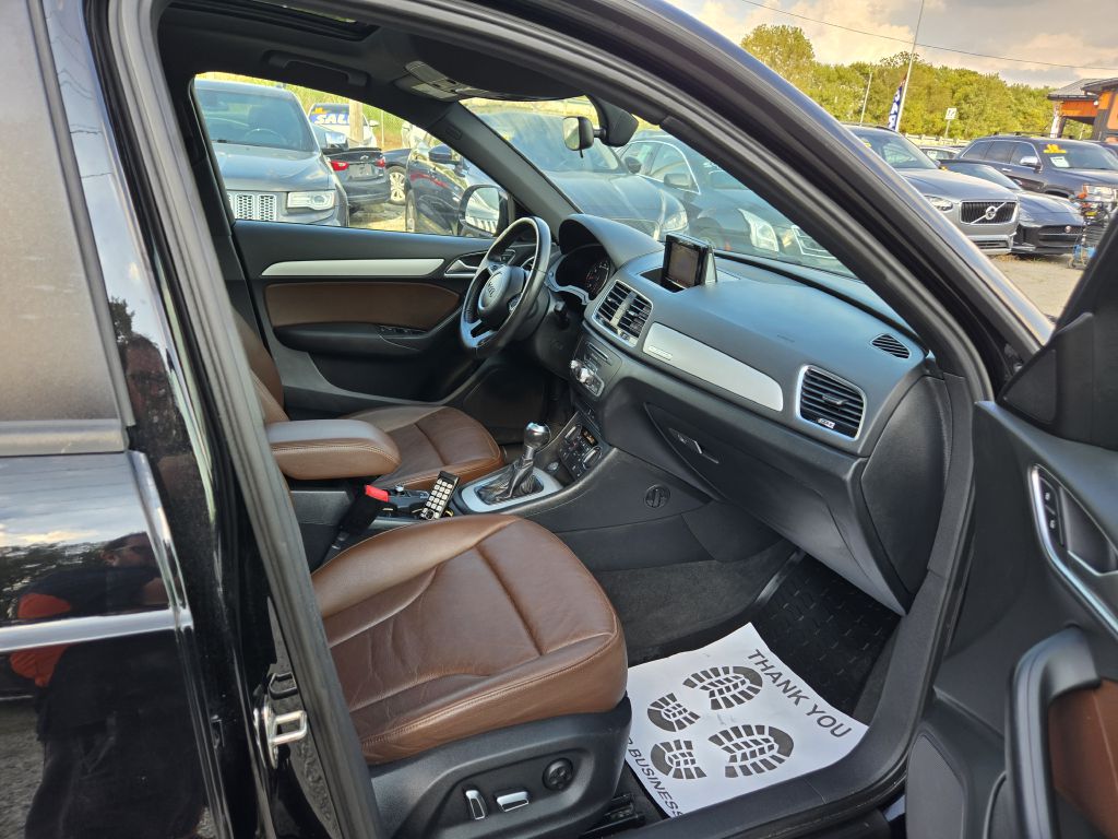 Photo 31 of this AUDI Q3