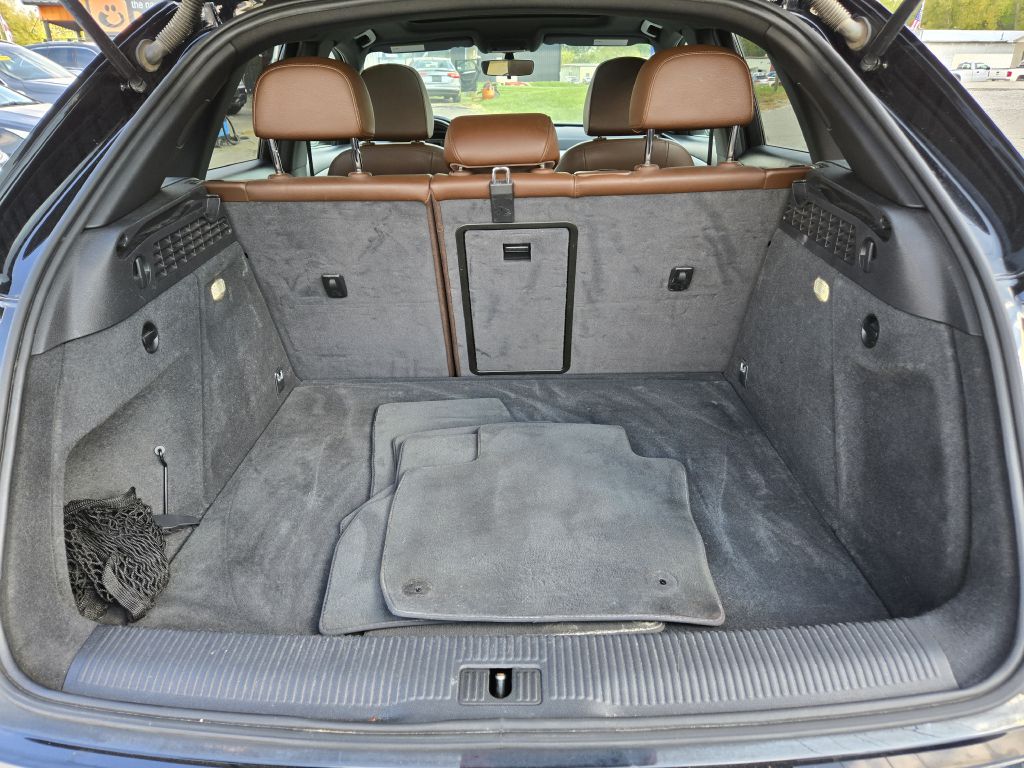 Photo 32 of this AUDI Q3