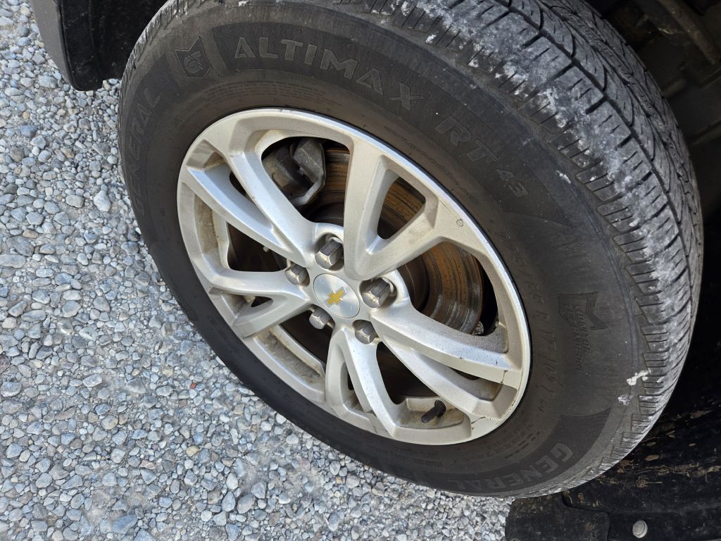 Photo 10 of this CHEVROLET EQUINOX