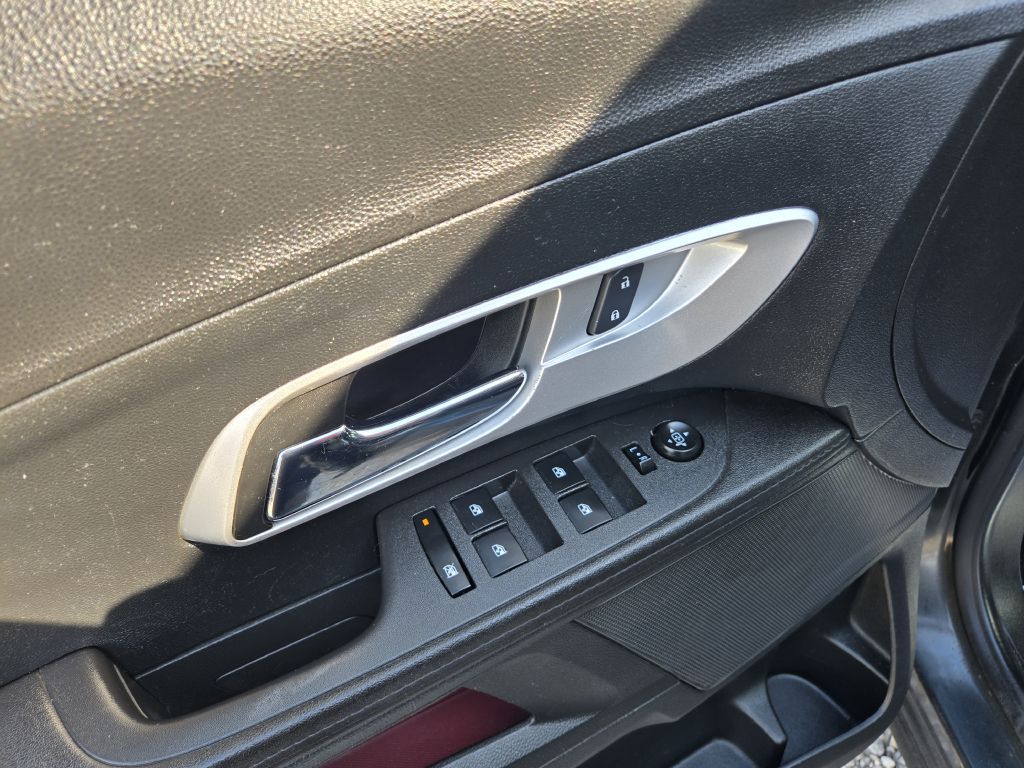 Photo 13 of this CHEVROLET EQUINOX