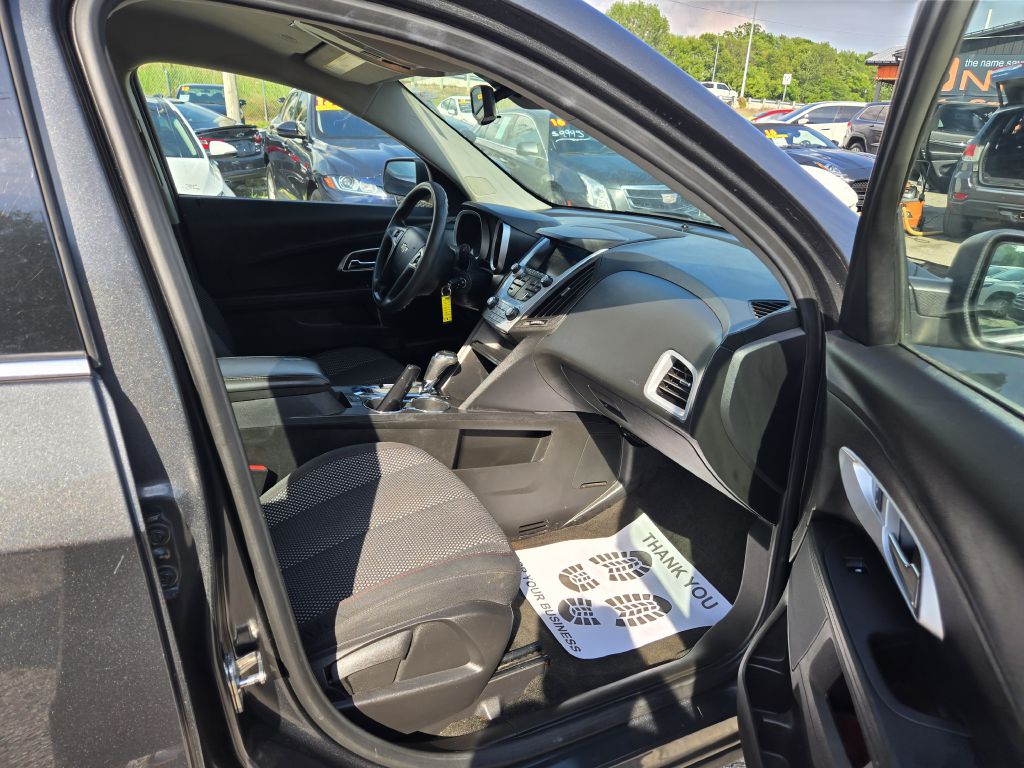 Photo 26 of this CHEVROLET EQUINOX