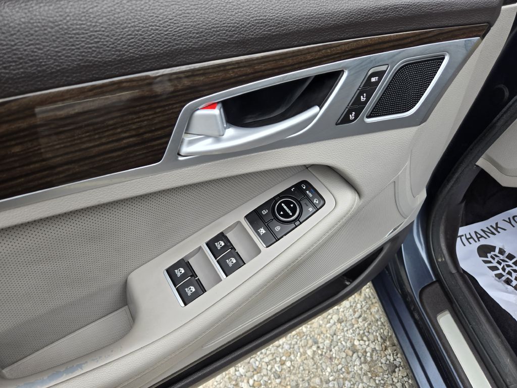 Photo 14 of this GENESIS G80