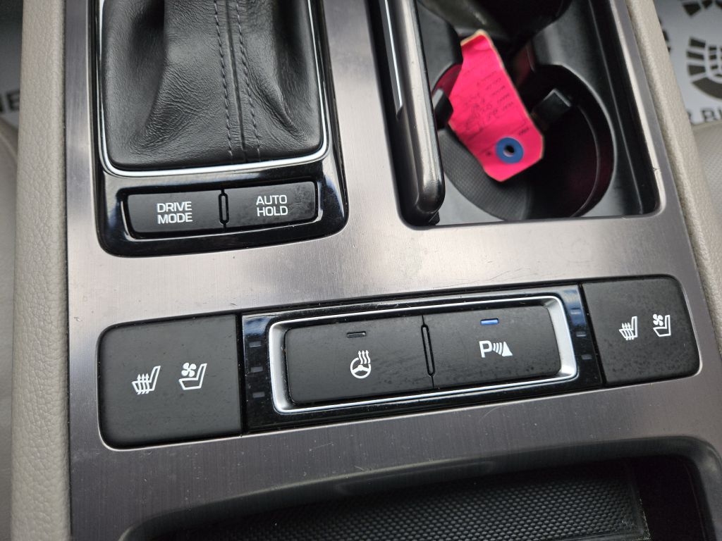 Photo 21 of this GENESIS G80