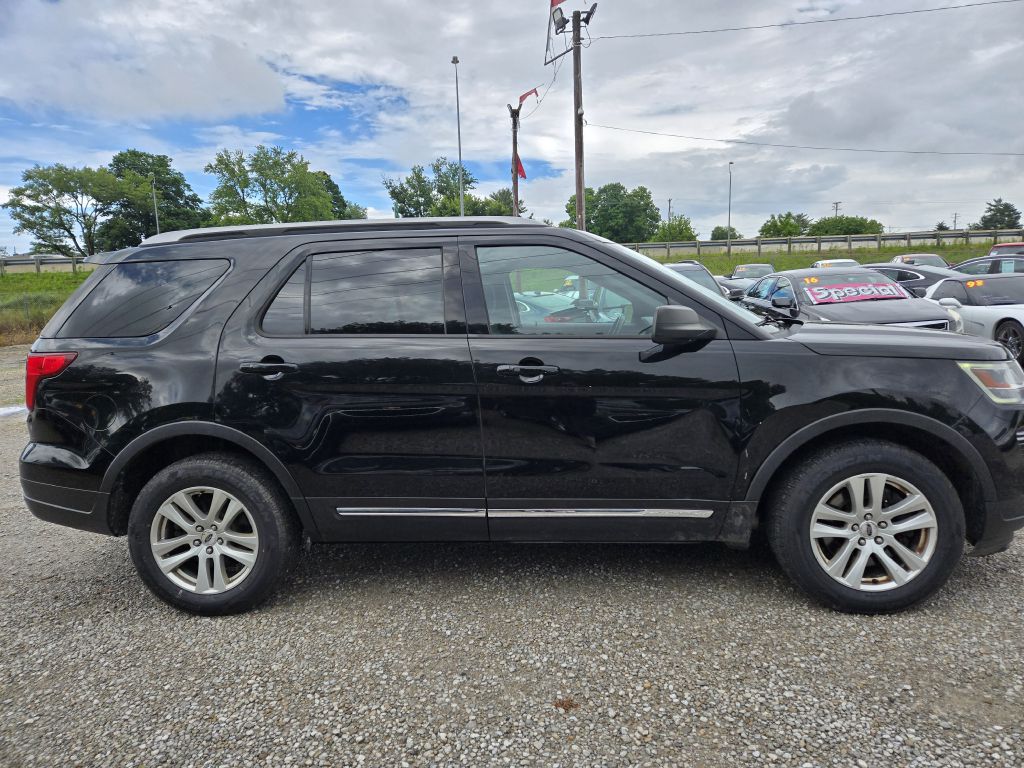 Photo 4 of this FORD EXPLORER