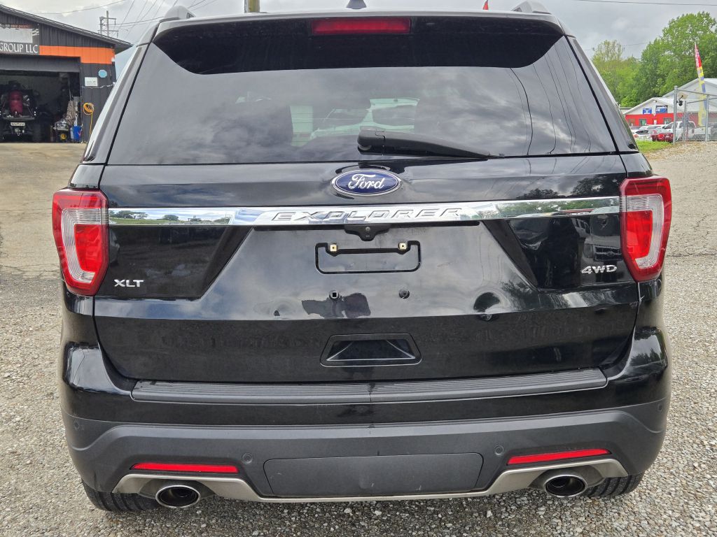 Photo 6 of this FORD EXPLORER
