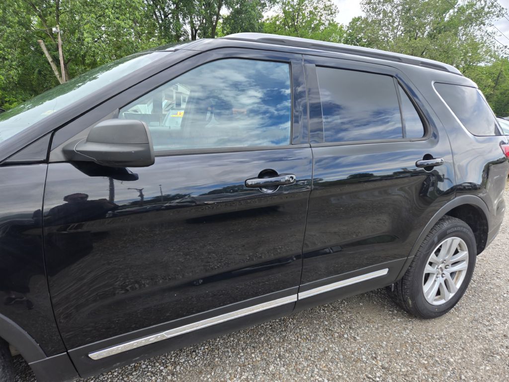 Photo 9 of this FORD EXPLORER