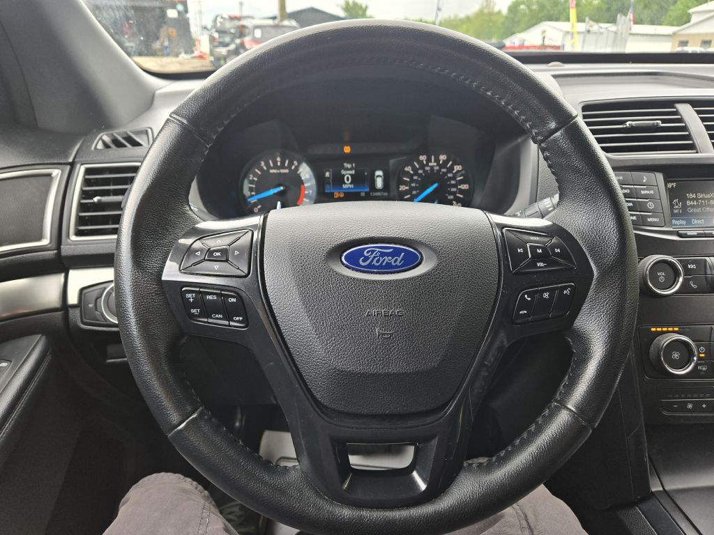 Photo 16 of this FORD EXPLORER