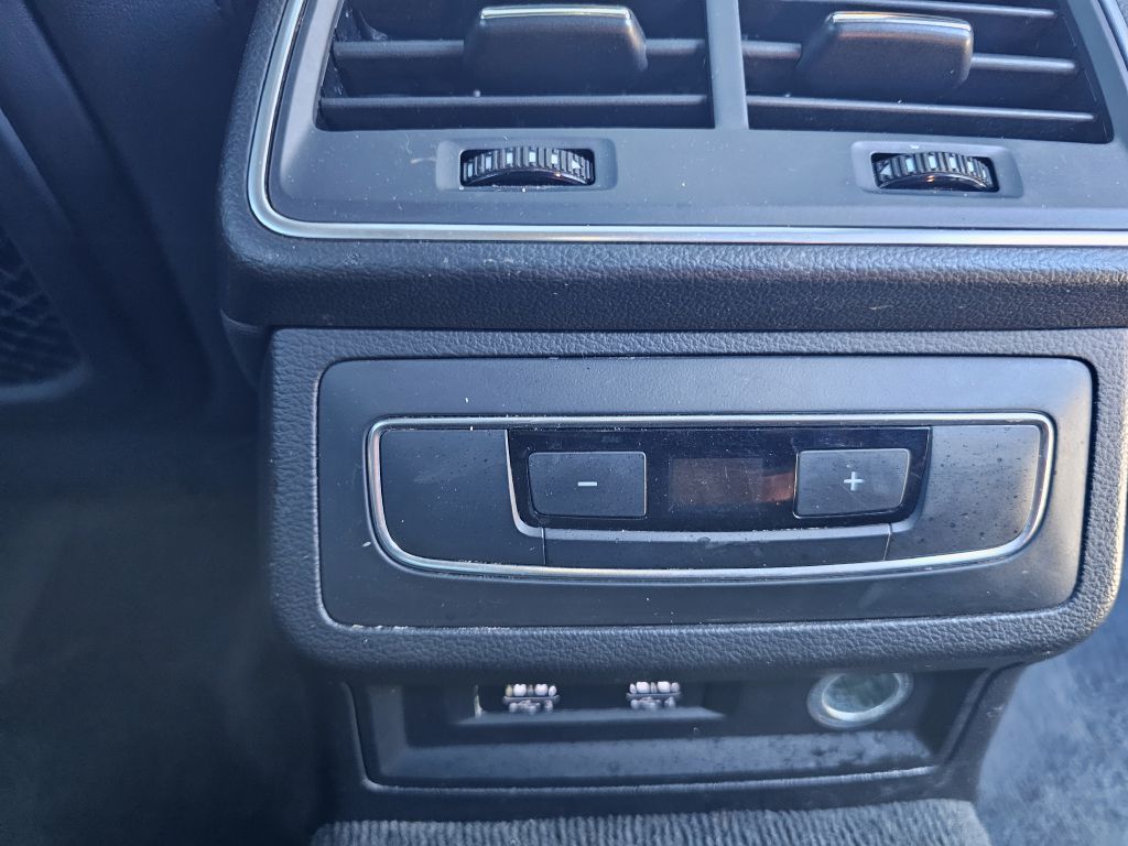 Photo 23 of this AUDI A6