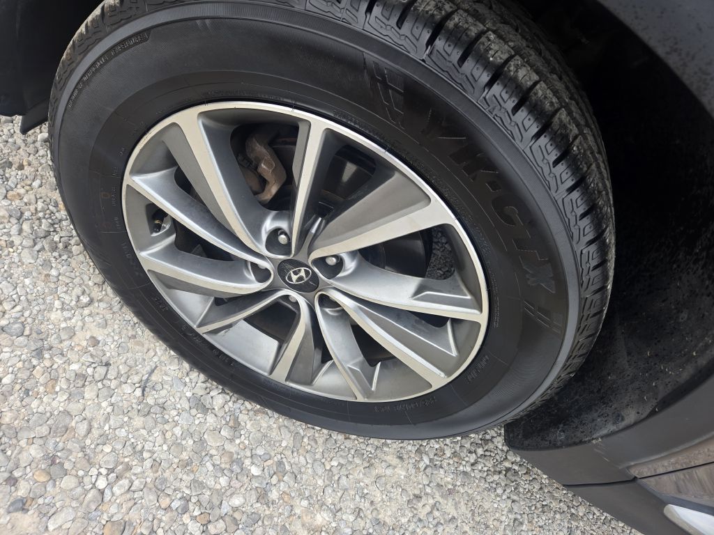 Photo 10 of this HYUNDAI SANTA FE