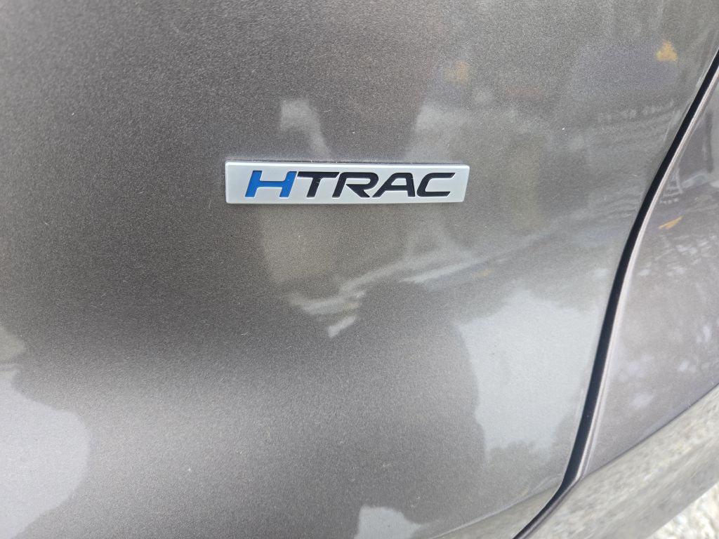 Photo 11 of this HYUNDAI SANTA FE