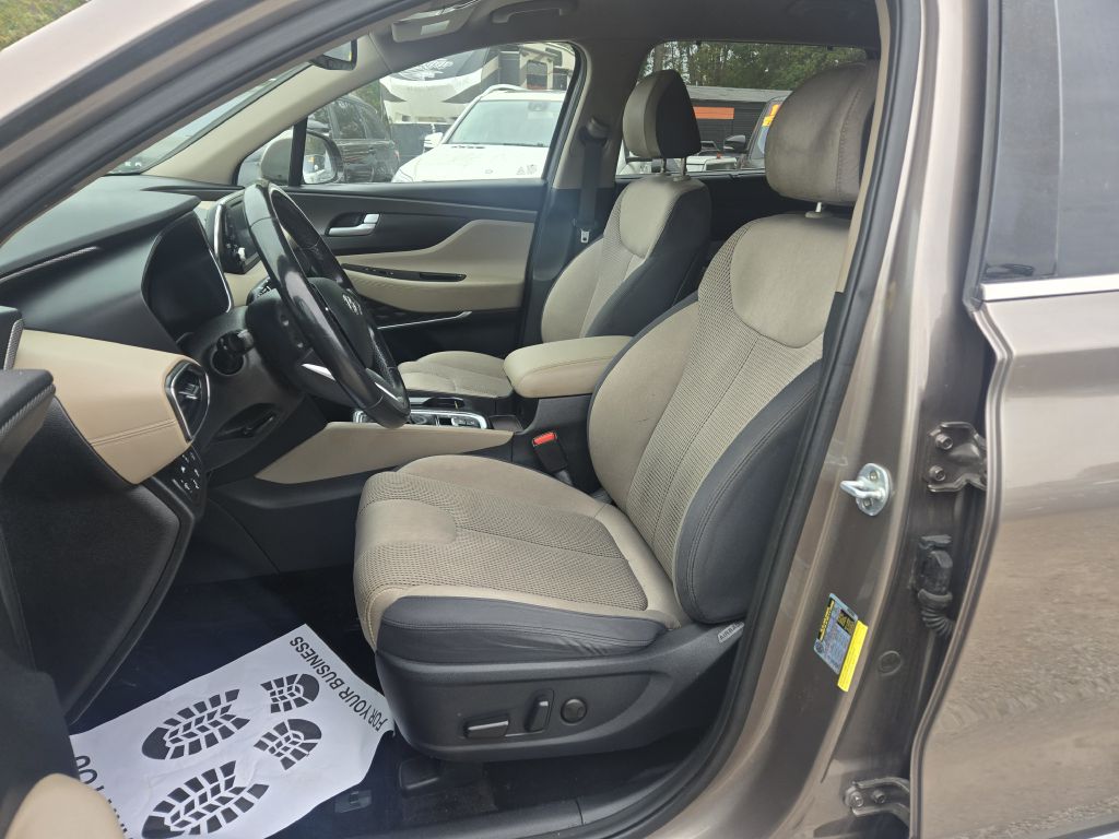 Photo 13 of this HYUNDAI SANTA FE