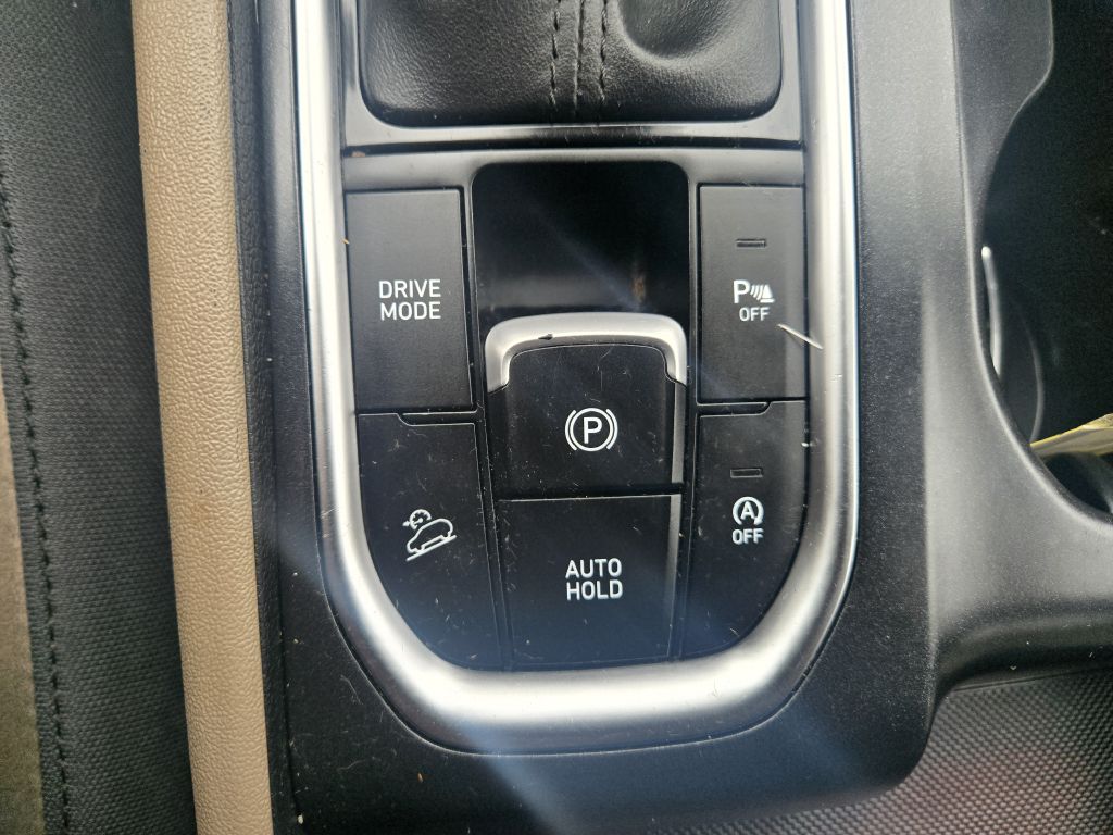 Photo 21 of this HYUNDAI SANTA FE