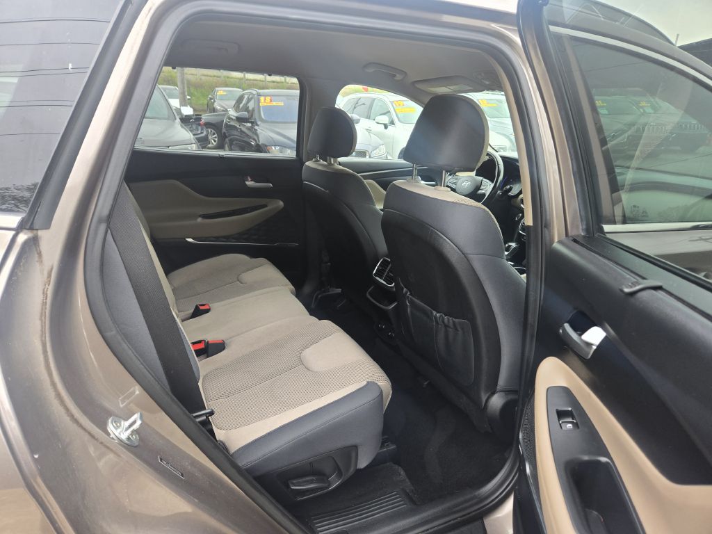 Photo 29 of this HYUNDAI SANTA FE