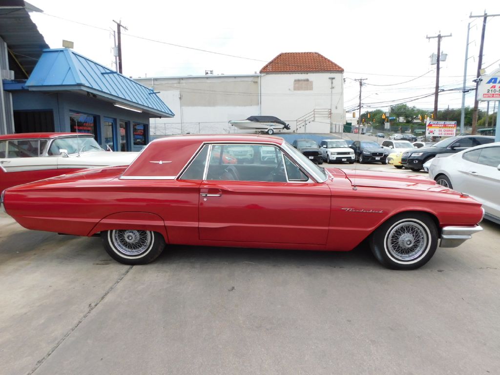 Photo 8 of this FORD THUNDERBIRD
