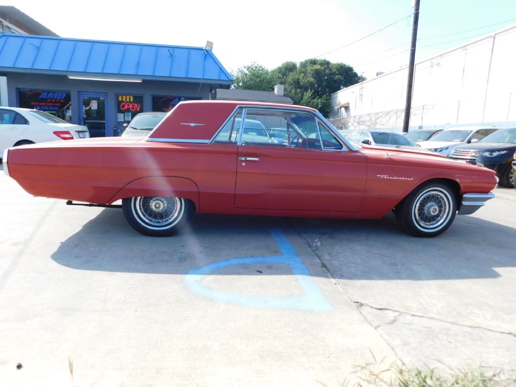 Photo 13 of this FORD THUNDERBIRD