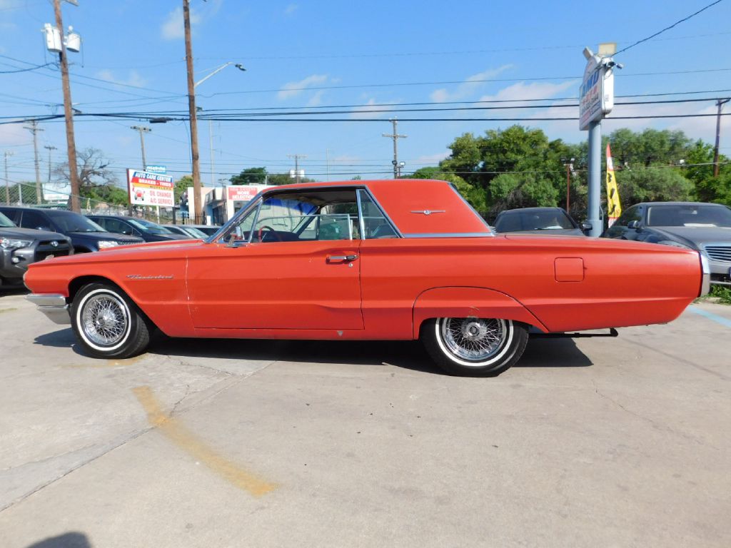 Photo 17 of this FORD THUNDERBIRD