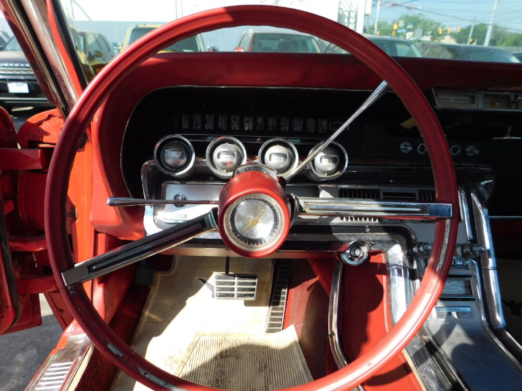 Photo 28 of this FORD THUNDERBIRD