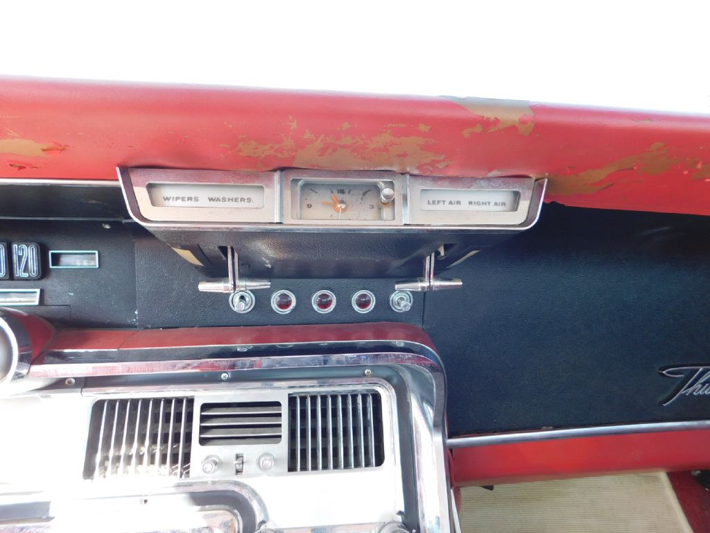 Photo 30 of this FORD THUNDERBIRD