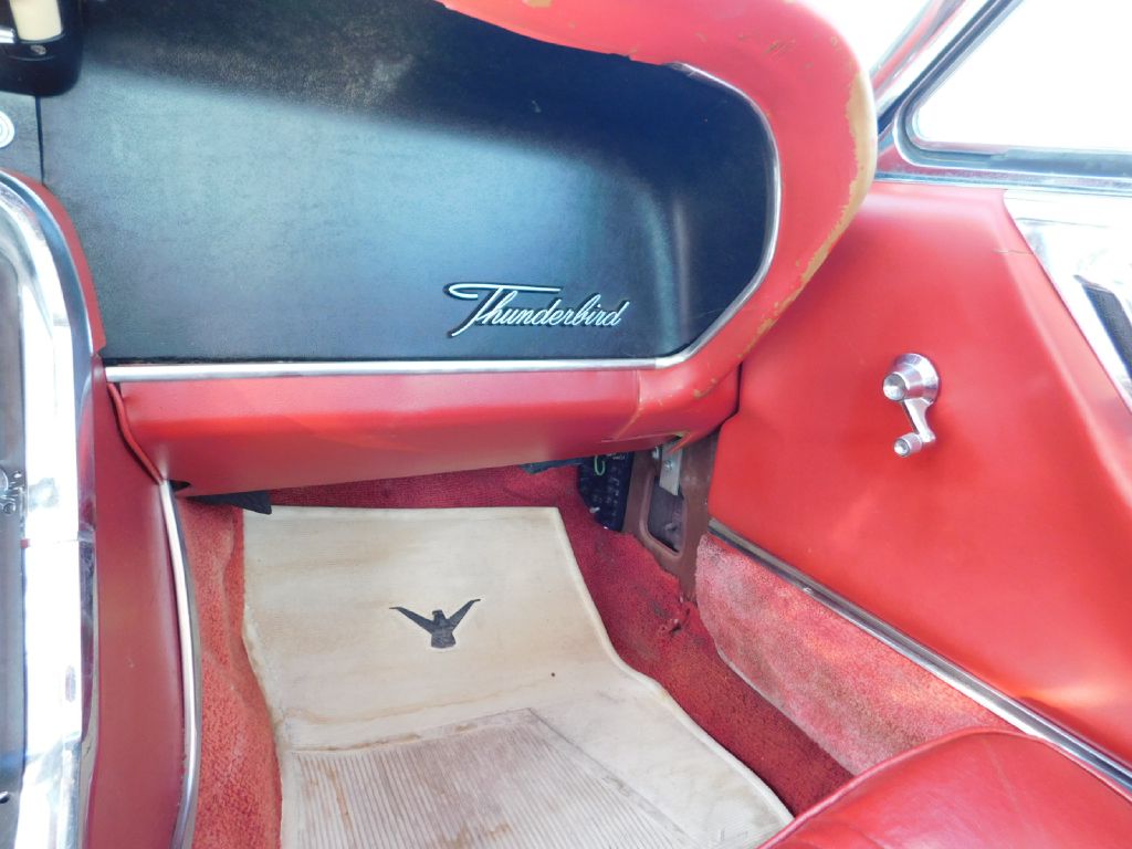 Photo 31 of this FORD THUNDERBIRD