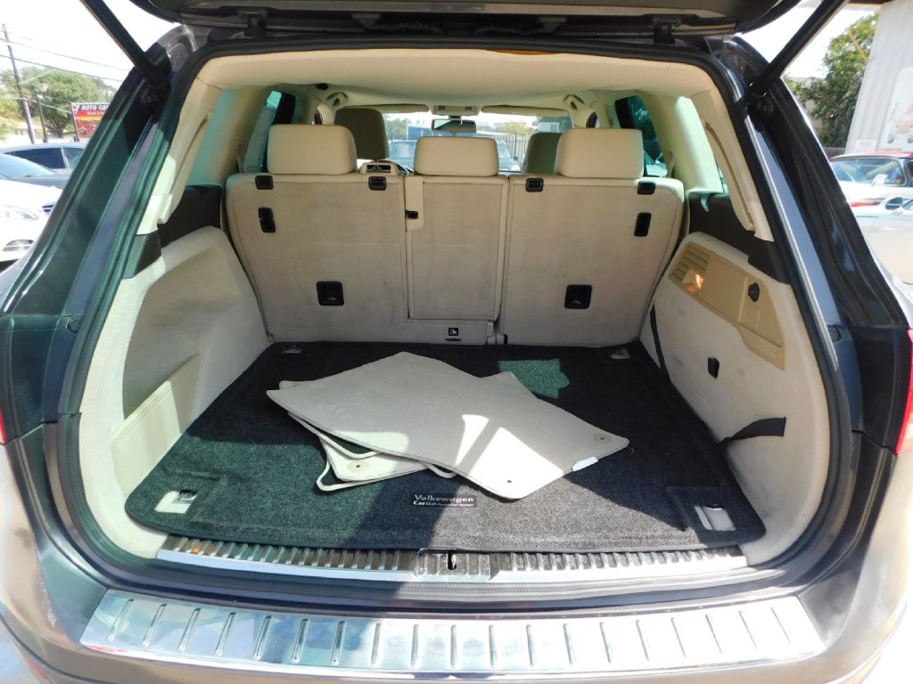 2013 Volkswagen Touareg  V6 In San Antonio, Texas