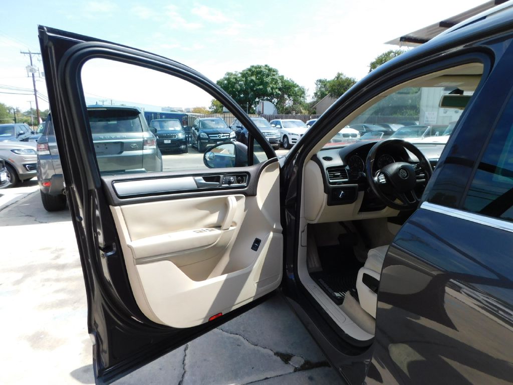 2013 Volkswagen Touareg  V6 In San Antonio, Texas