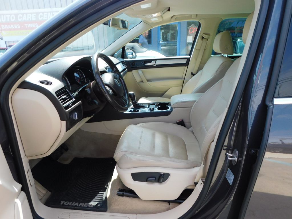 2013 Volkswagen Touareg  V6 In San Antonio, Texas