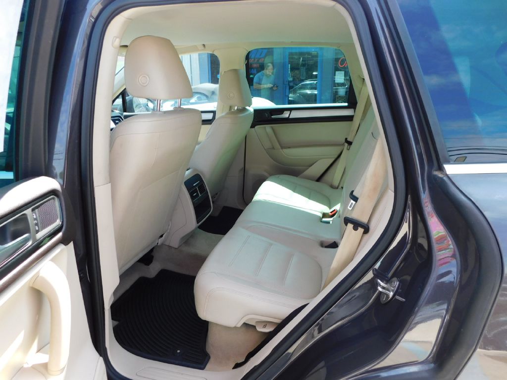 2013 Volkswagen Touareg  V6 In San Antonio, Texas