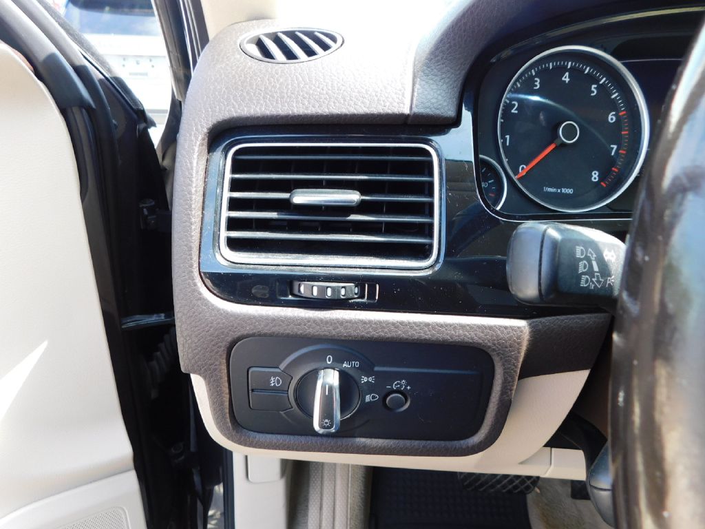 2013 Volkswagen Touareg  V6 In San Antonio, Texas