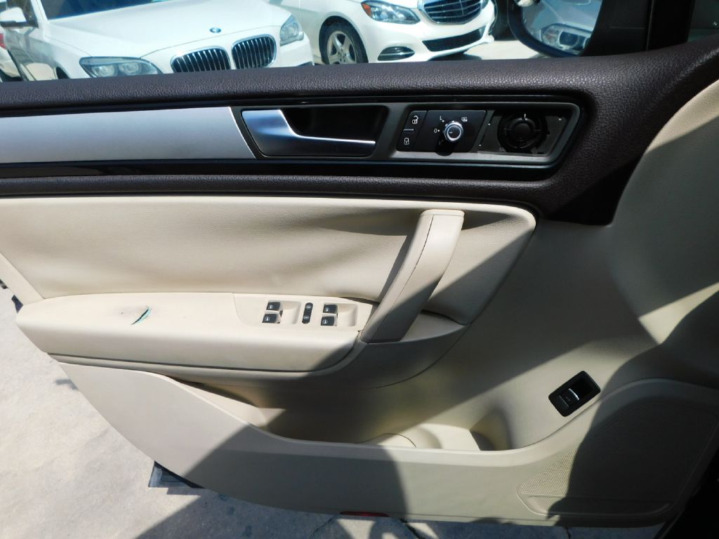 2013 Volkswagen Touareg  V6 In San Antonio, Texas