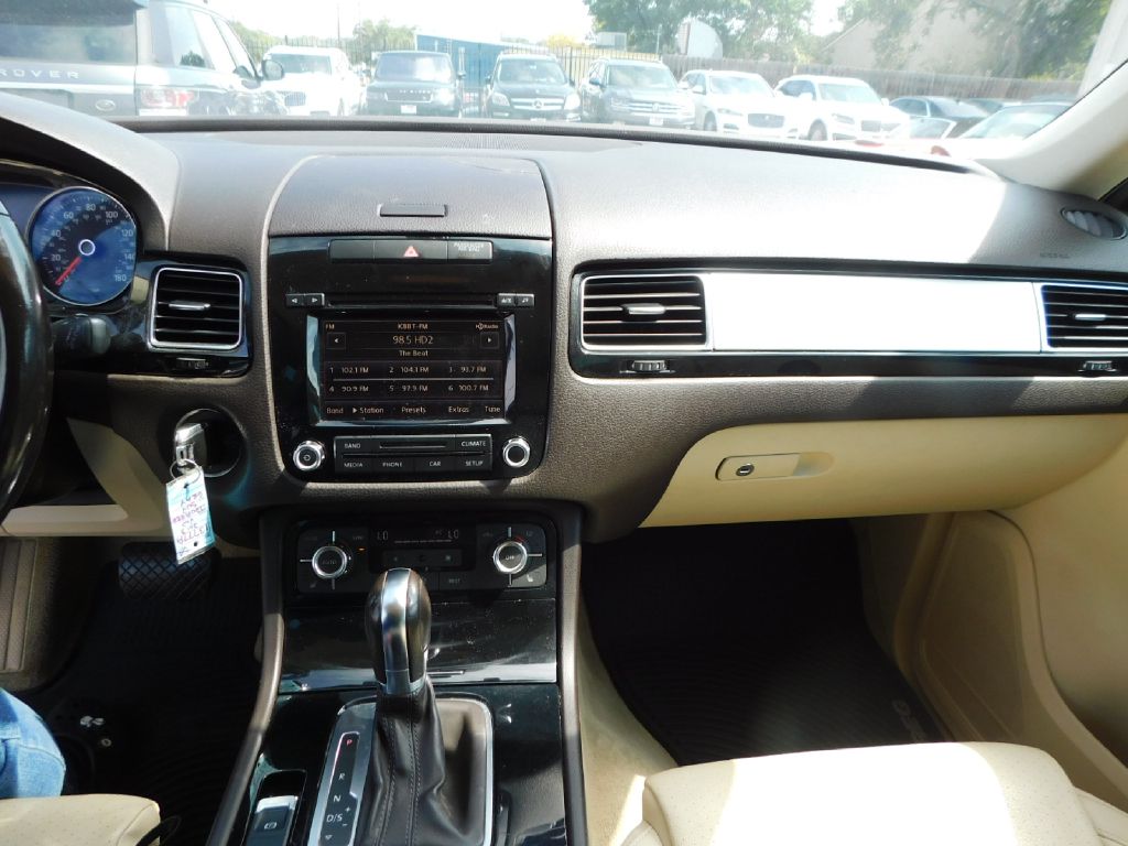 2013 Volkswagen Touareg  V6 In San Antonio, Texas