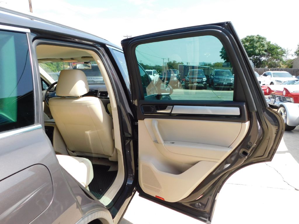 2013 Volkswagen Touareg  V6 In San Antonio, Texas