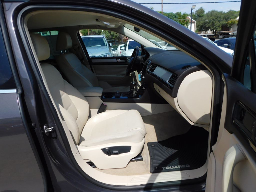2013 Volkswagen Touareg  V6 In San Antonio, Texas